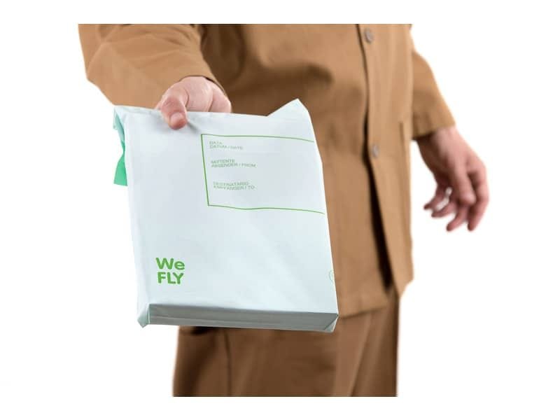Buste per spedizioni WeFLY in MaterBi bianco opaco f.to C3 33×42+5 cm Conf. 25 pezzi – F-027/N25