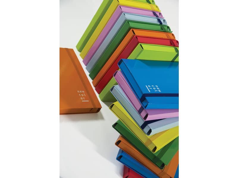 Cartella a 3 lembi con elastico piatto BREFIOCART NEW COLOR 25×35 cm dorso 10 cm blu – 0221301.BL