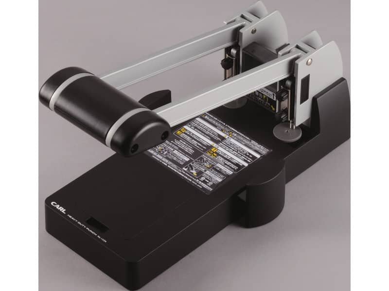 Perforatore Carl 122N a due fori per alti spessori capacita’ max 150 ff 0641220065